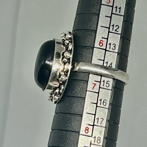 Sterling Silver 925 ring with a Obsedian cabochon gemstone in the middle. - Picture 7 of 10